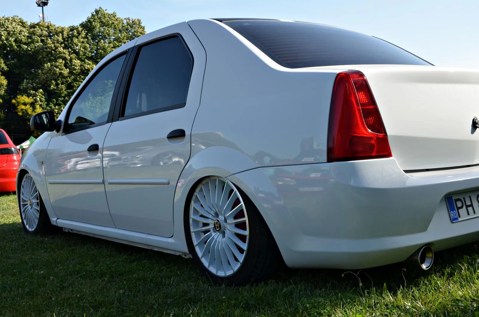 Renault logan тюнинг. Тюнингованный рено логан. тюнингованный рено логан 1. renault logan 2008 tuning. renault logan тюнингованная.