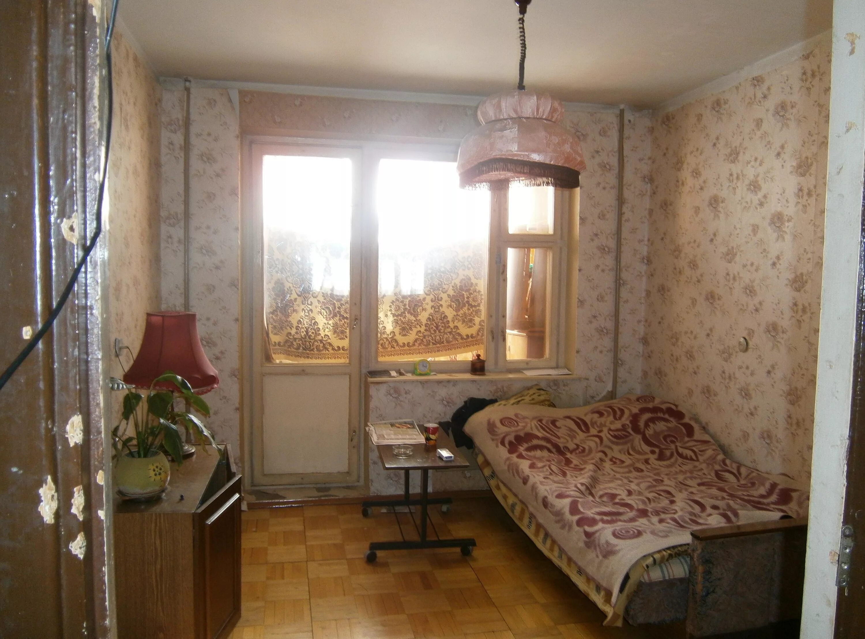 однокомнатная квартира хрущевка. вторичные квартиры с хорошим ремонтом. 4х комнатная квартира с ремонтом и мебелью. пятиэтажный дом. старая однушка.