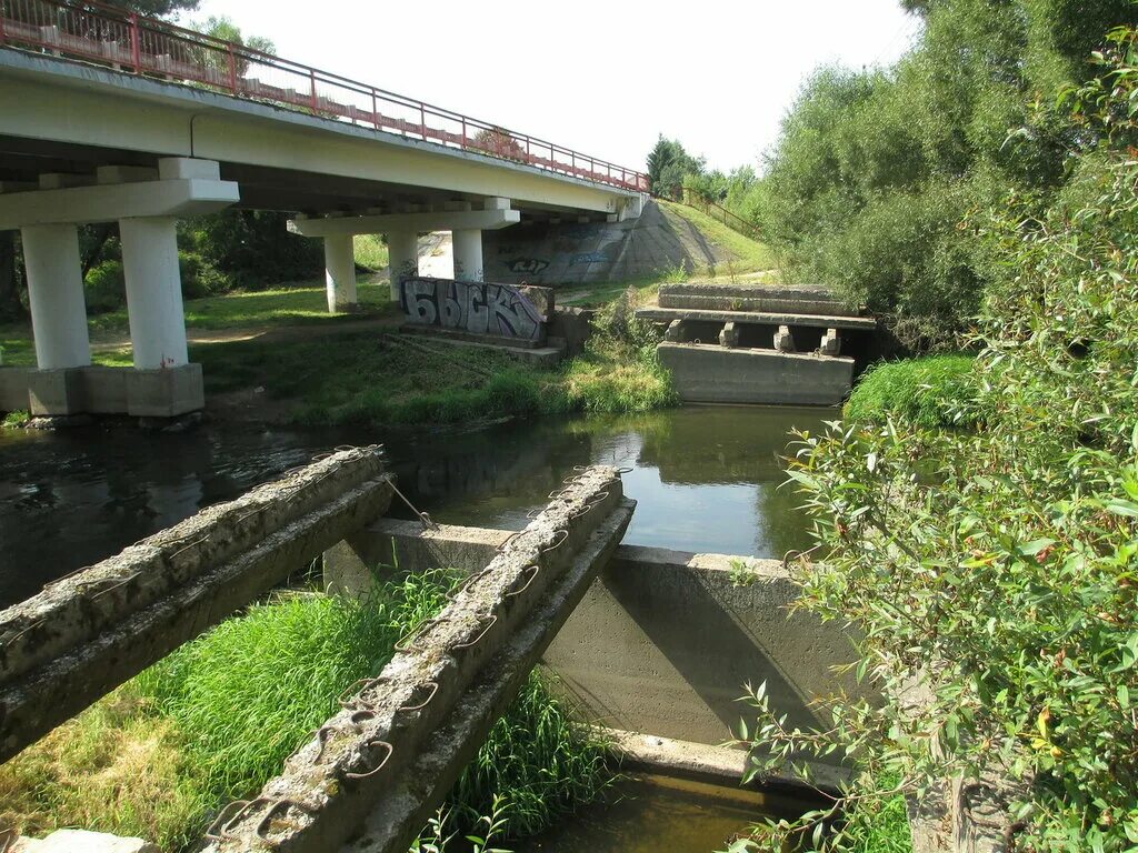 Понтон нжм. Понтонный мост в херсоне. Фатьяновка понтонный мост понтонный. Понтонный мост через дон новоживотинное. Понтонный мост каменск шахтинский.