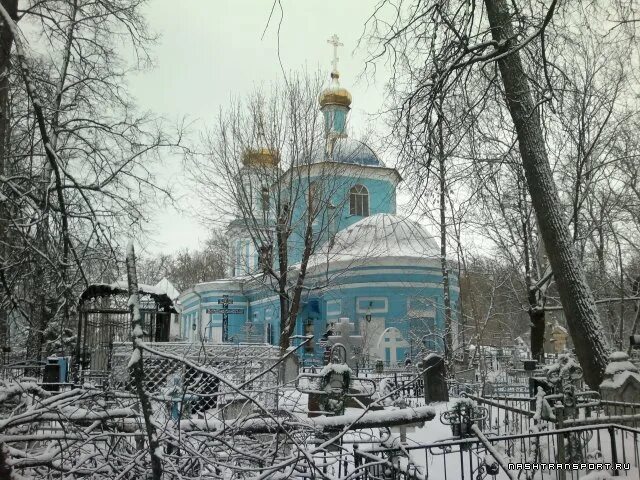 Храм на старом кладбище. Казань арское кладбище церковь. храм ярославских чудотворцев на арском кладбище. храме ярославских чудотворцев на арском кладбище в казани. арское кладбище казань матвеевская церковь.
