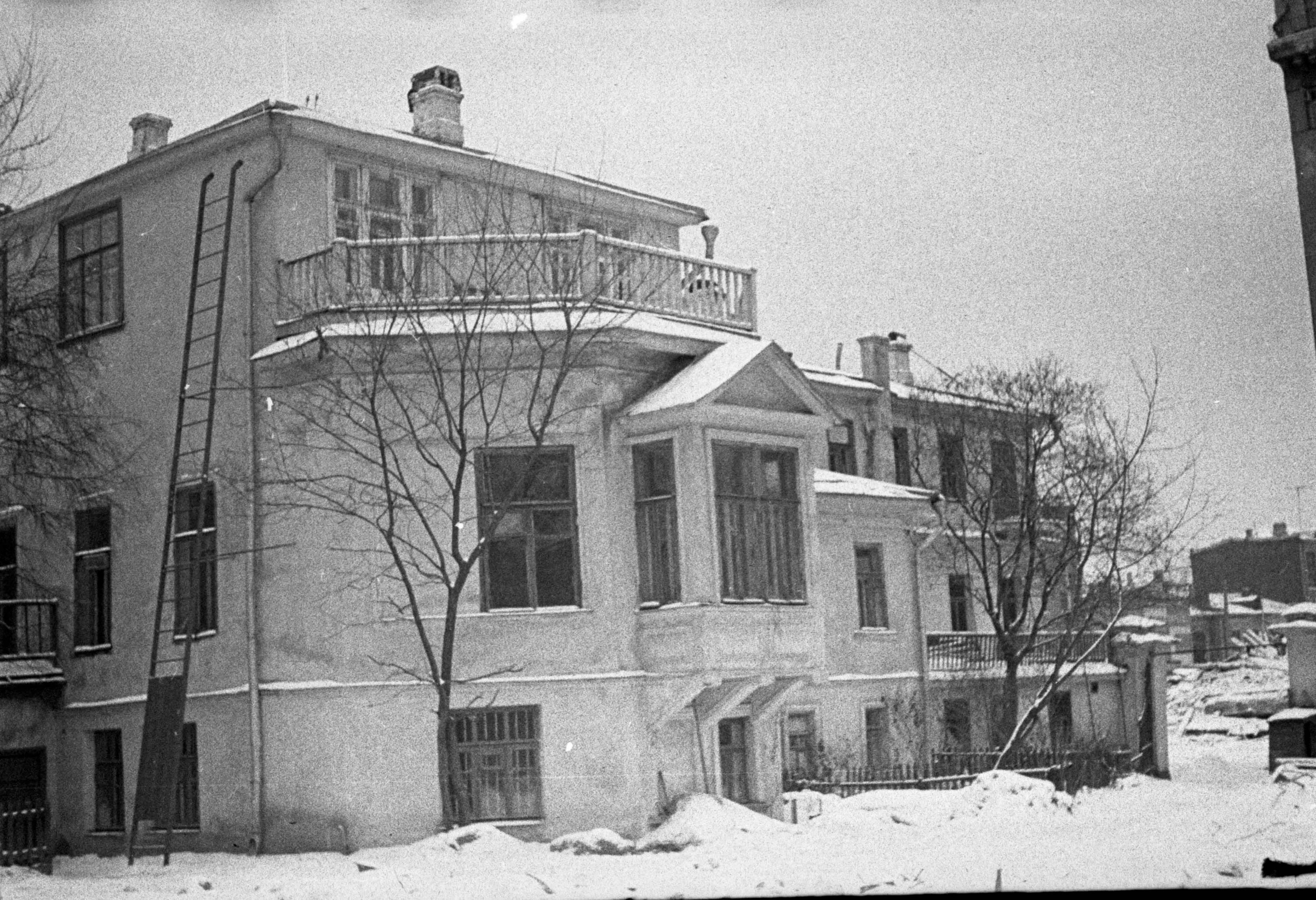 Дурновский переулок в Москве. Ул Вахтангова Москва. Трубниковский переулок Абрикосовы. Большой Новинский переулок история. Улица вахтангова