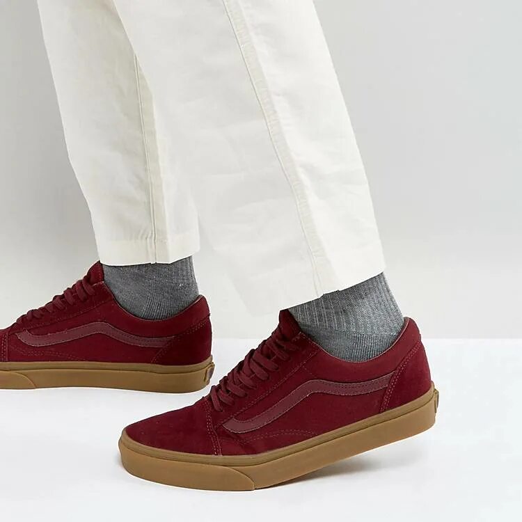 Vans коды. Кеды vans Gumsole old Skool. Vans old Skool Gum Red. Vans old School Red Gum. Красные кроссовки на резиновой подошве vans old Skool.