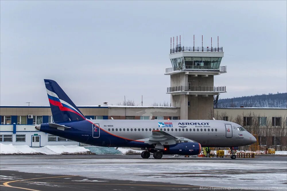 Аэропорт мурманск телефон. Аэропорт Мурмаши Мурманск. Аэропорт Мурманск самолеты. Аэропорт Мурманск внутри. Аэропорт Мурманск фото.