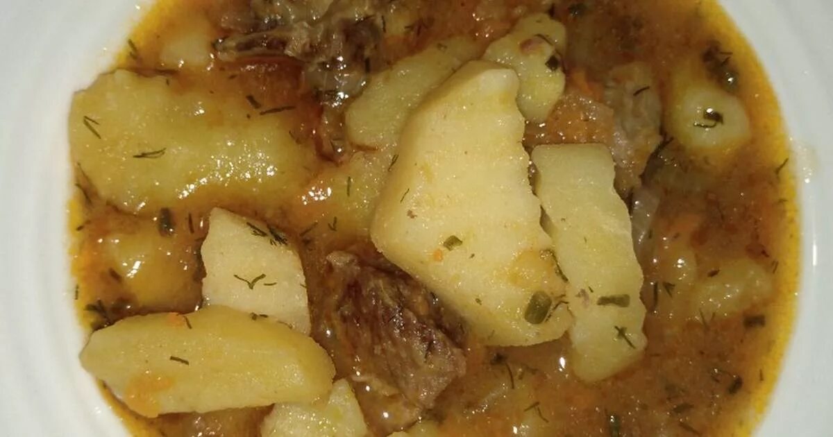 Тушёная картошка с тушёнкой. Тушеная картошка в мультиварке. Жареная картошка с тушенкой. Жаркое из индейки с картошкой в мультиварке. Жареная картошка в мультиварке с тушенкой.