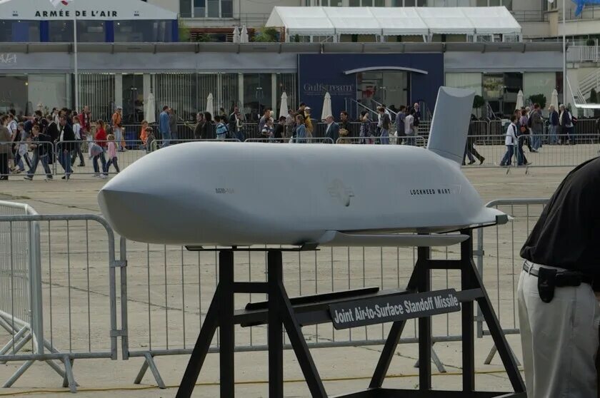 Ракета сша jassm. Ракеты agm-158 jassm-er. agm-158b. ракета agm 158. jassm ракета.