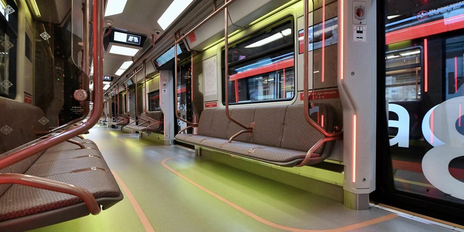 Поездка на поезде Москва 2020 "Сердце московского метро" по Большой кольцевой ли