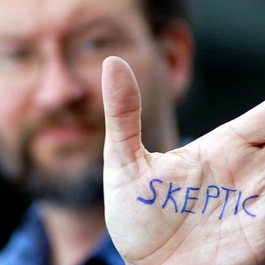 Умный скептик. Человек размышляет. Мужчина фантазирует. Скептицизм фото. Умный скептик.