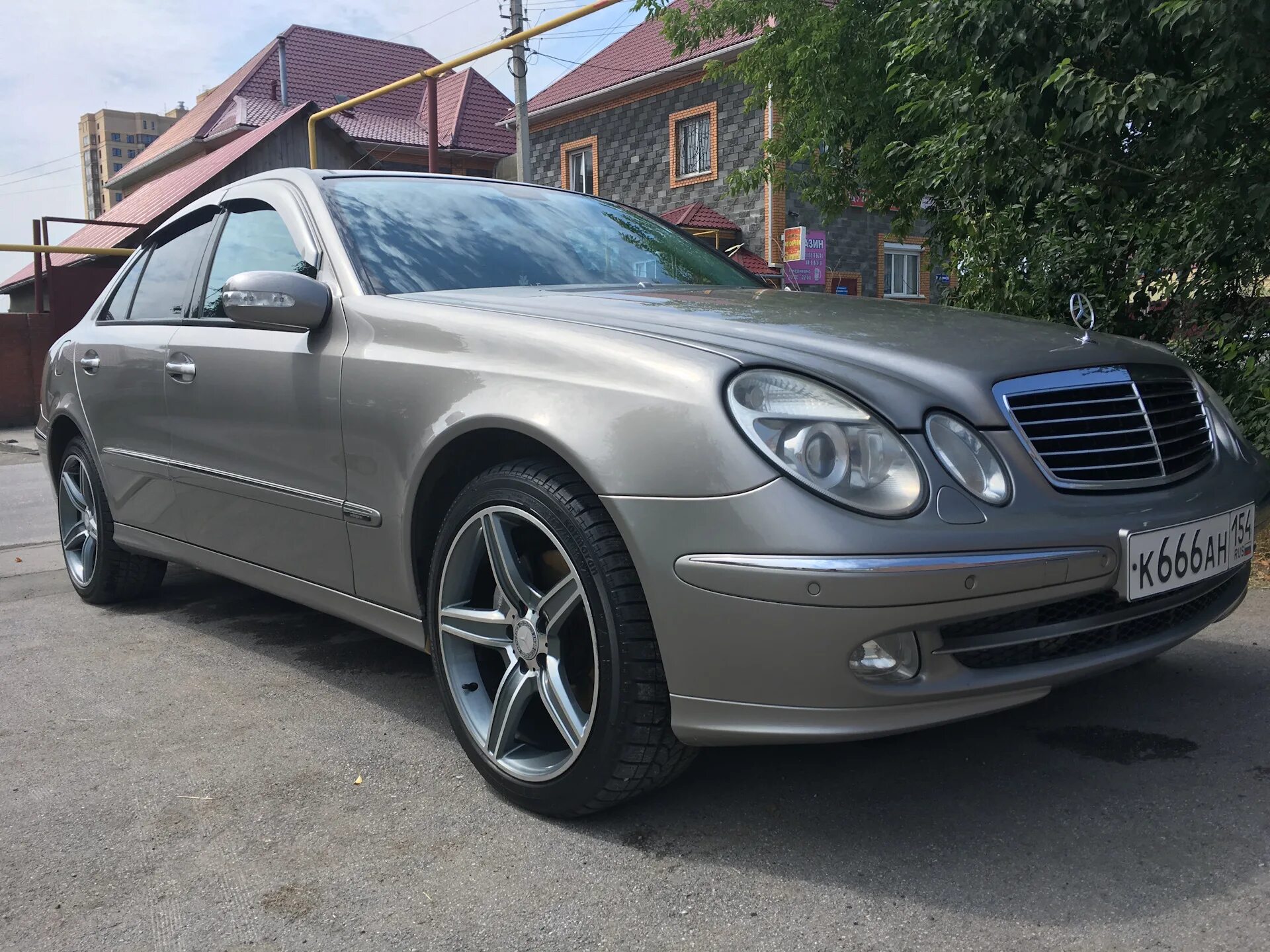 Куплю mercedes 211. Мерседес 211. Диски на Мерседес w211. Диски мерс 211. Диски Мерседес e211.