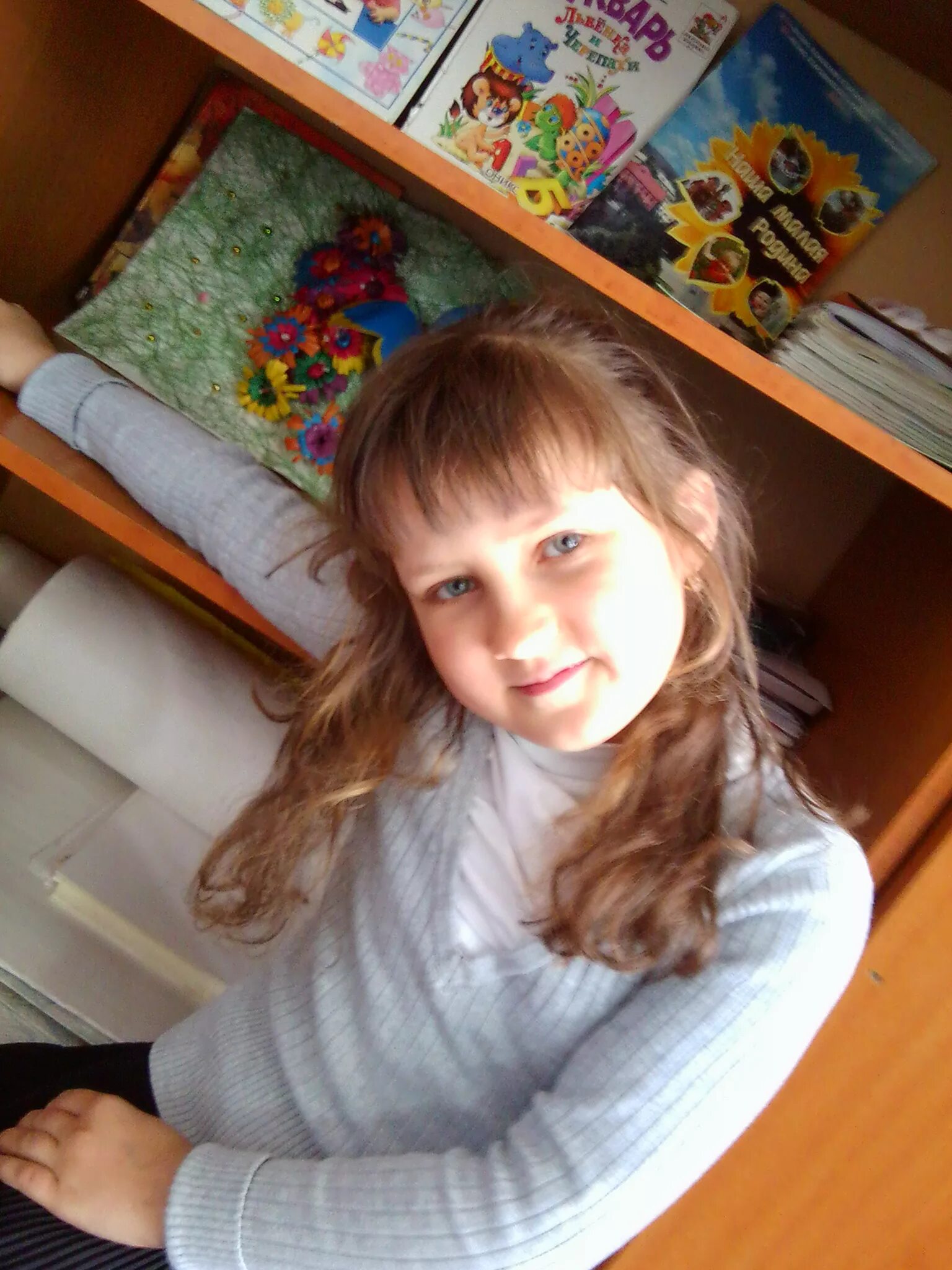 девочка знакомится с яичками. знакомлюсь с женщиной с ребенком. модели познакомится для детей. познакомиться с девушка дети без дети. познакомиться для детей.