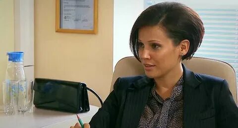 Кешкі ас кезінде әйелінің қолының екі аяғының арасында түсірілген порно видео