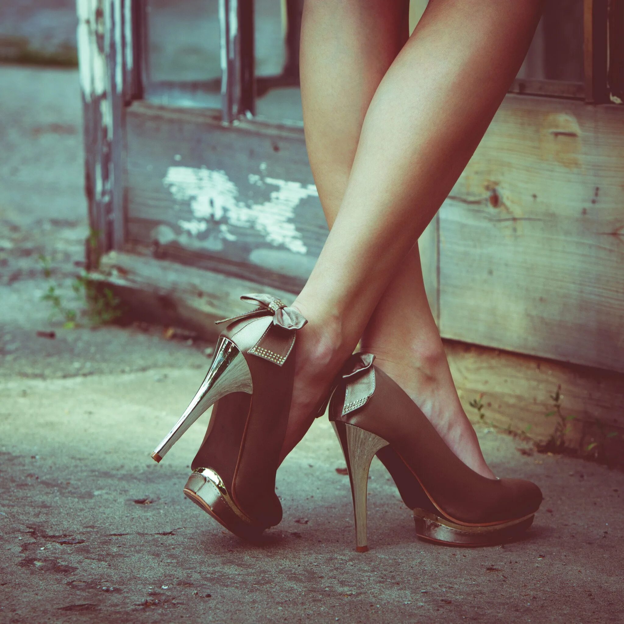 Красивые женские ноги. Девушка в туфлях. Красивые ноги в туфлях. Ножки в туфлях на шпильке. Ножки в чулках и туфлях