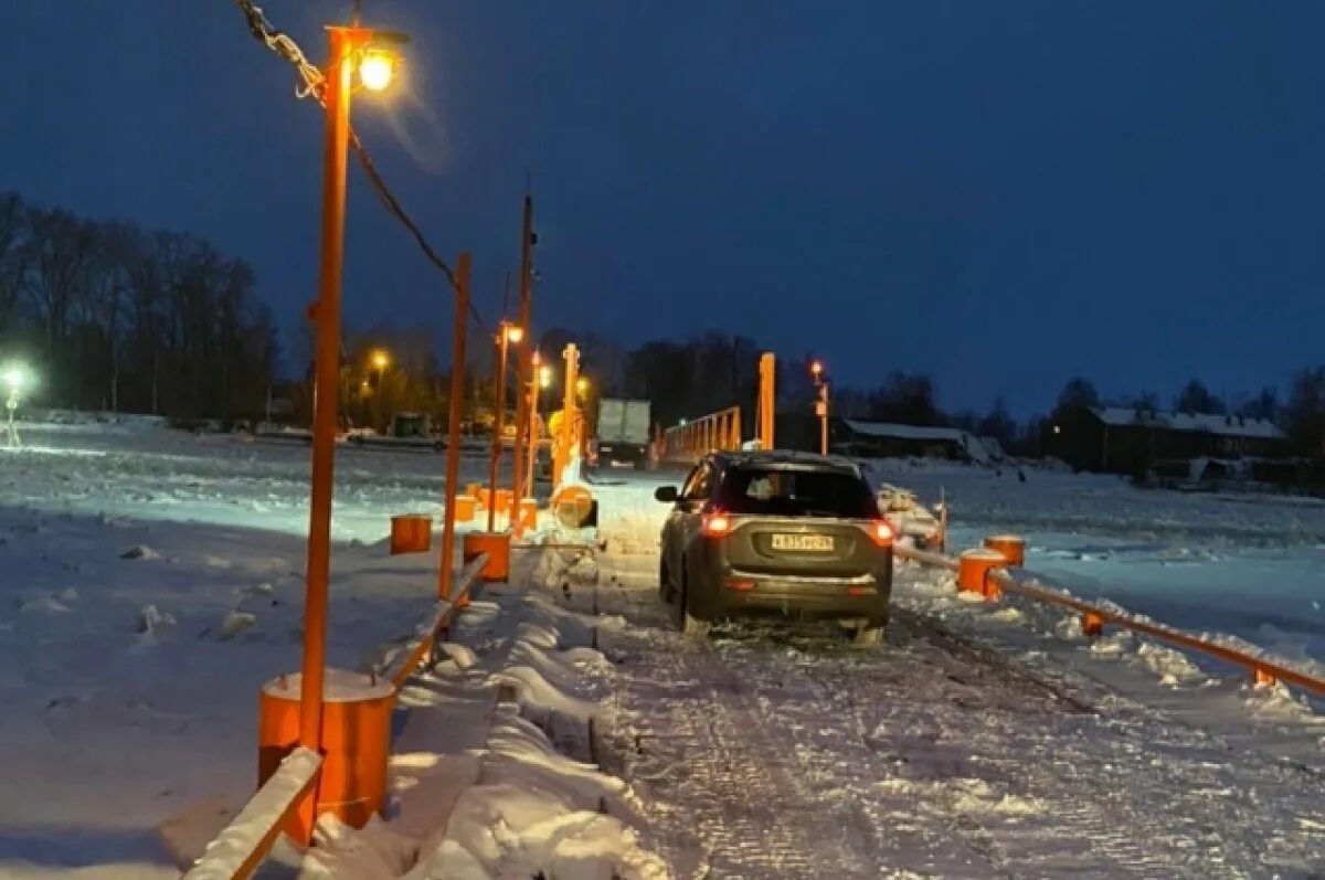 Переправы архангельск. Остров Бревенник Архангельск. Транспортная переправа на Бревенник в Архангельске. Переправа остров Бревенник. Понтонный мост зимой 14 Лесозавод Архангельск.