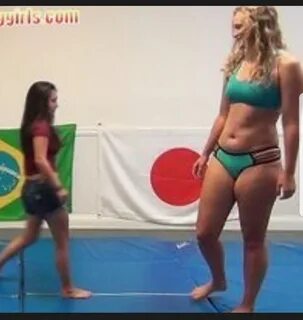 Wendy 6'2 vs Tiny Tammi 4'7. 