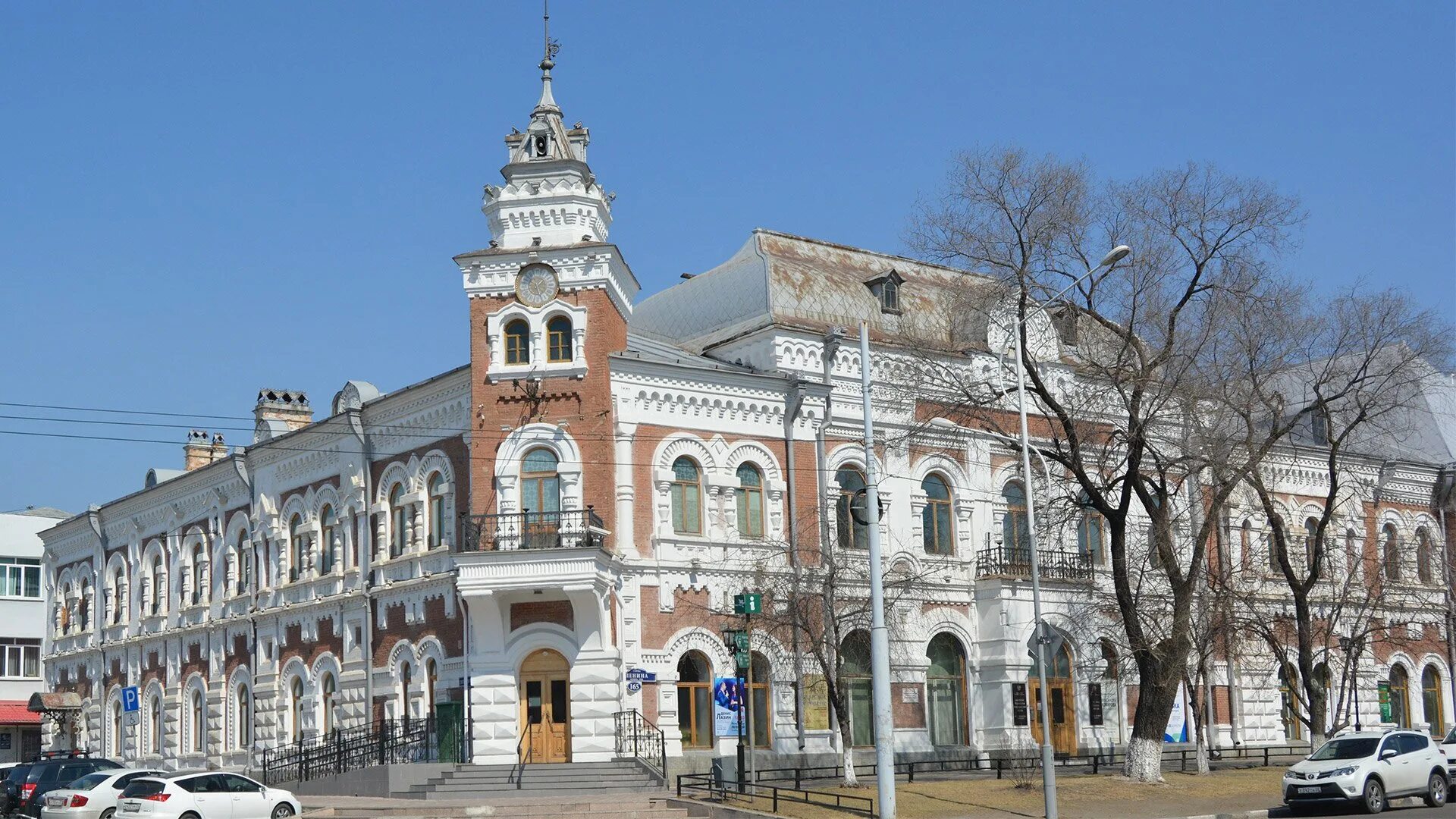 Телеканалы благовещенска амурской области. Амурский областной краеведческий музей им г.с Новикова-Даурского. Амурский областной краеведческий музей. Краеведческий музей Благовещенск. Амурский краеведческий музей Благовещенск.