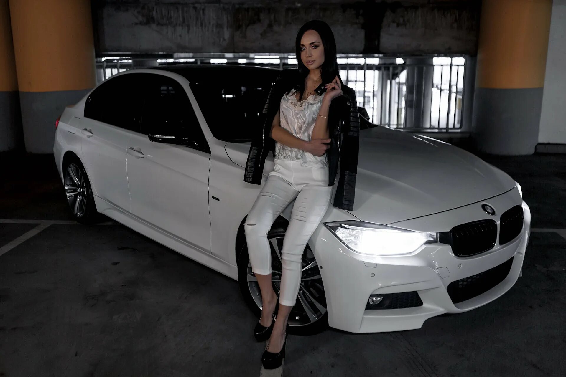 Ир авто. BMW f30 girl. Девушки и БМВ f30. БМВ ф30 и девушка. BMW f30 черная с девушкой.