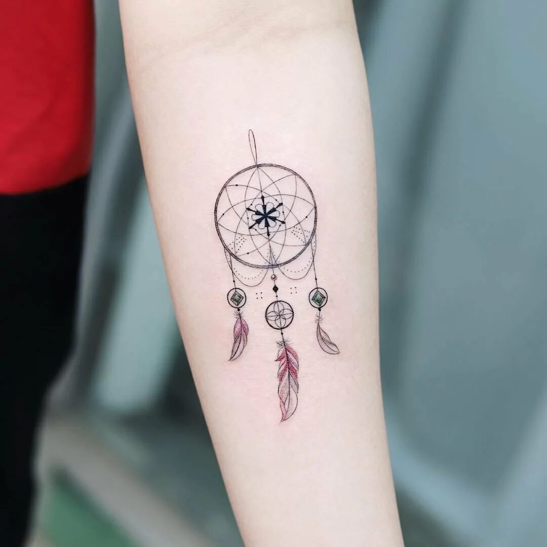 Тату ловец снов на запястье. Ловец снов на запястье. Тату ловец снов на запястье руки. Тату ловец снов для девушек. Тату ловитель снов на запястье.