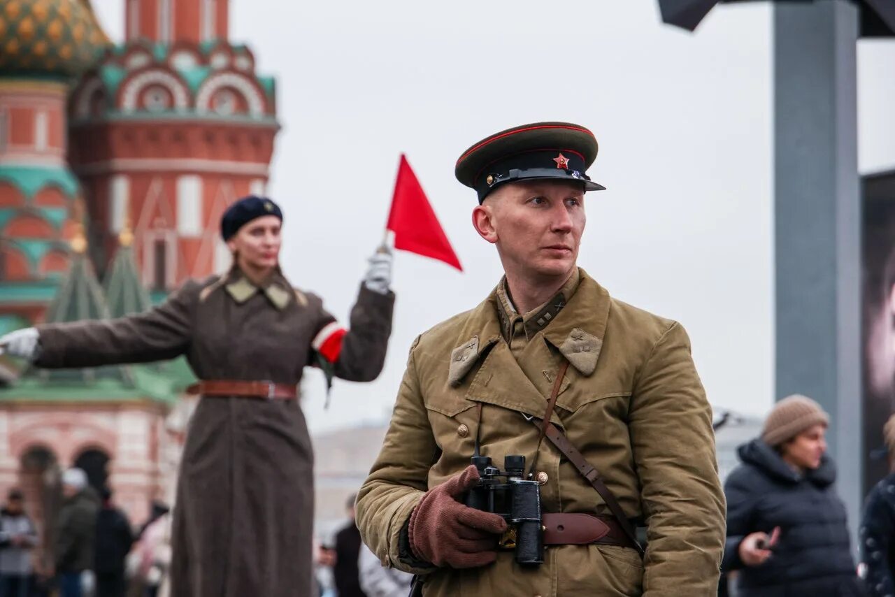 10 лет параду. Парад на красной площади 7 ноября. Парад 1941 года на красной площади. Юбилей парада на красной площади 1941. Парад 1941 года на красной 7 ноября.