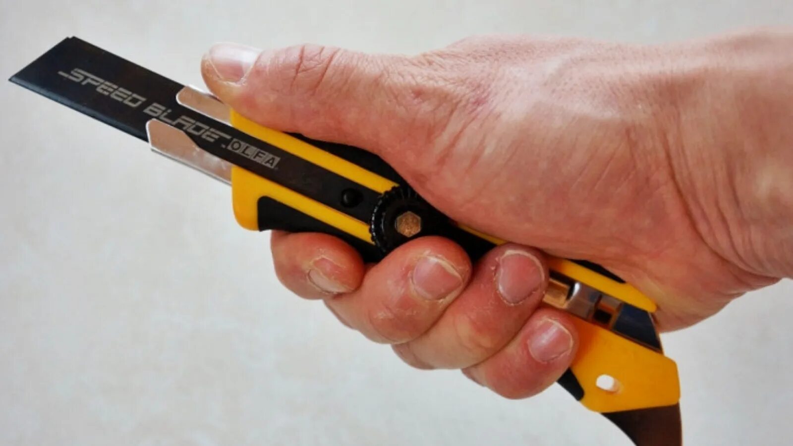 девочка канцелярским ножом. девочка канцелярским ножом. ажурное вырезание. девочка канцелярским ножом. вытынанки.