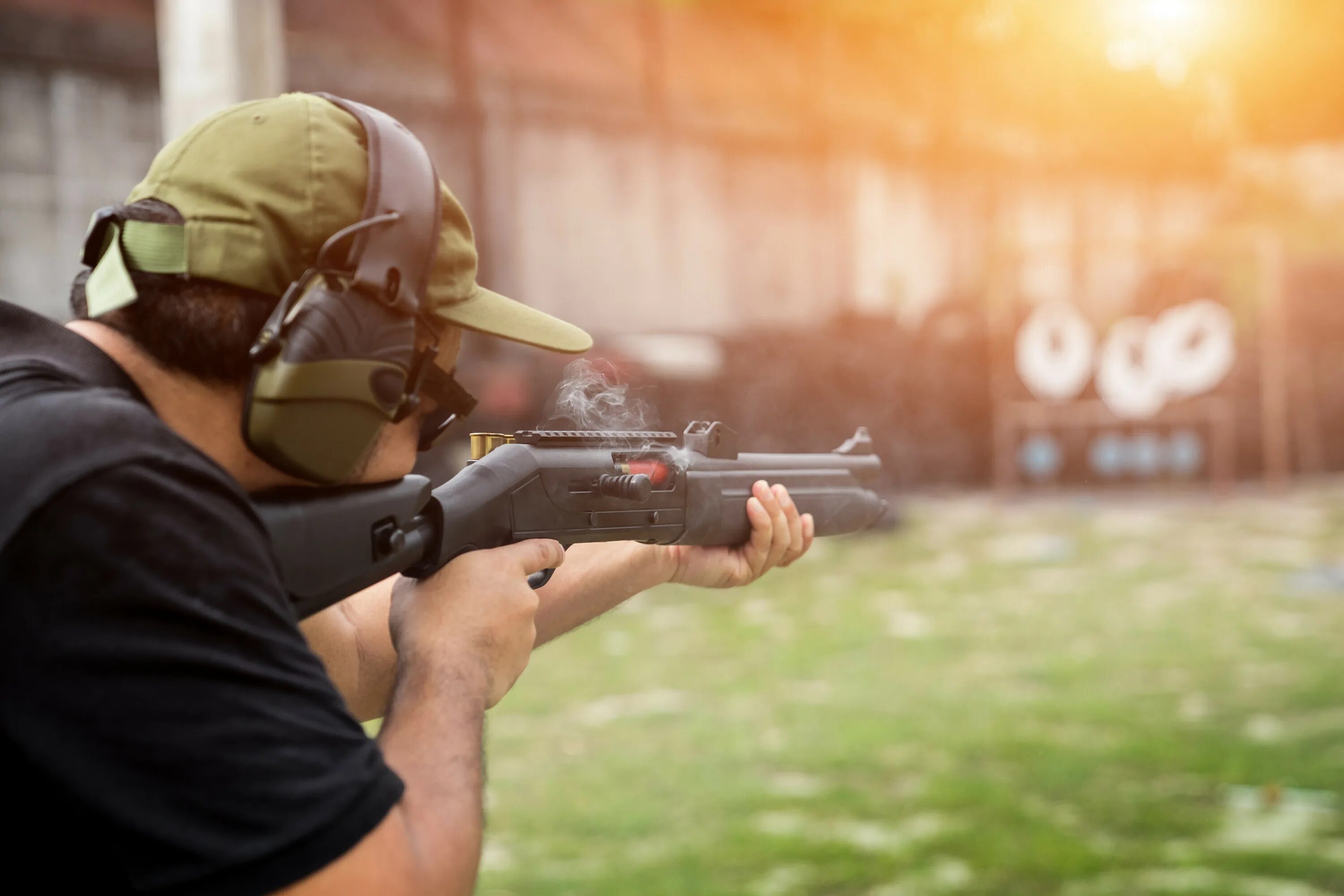 Дробовик стрельба. Hunter shotgun. Спортинг спортивная стрельба. Hunting shotgun. Shooting shotgun.