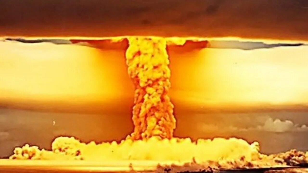 Продукты ядерного взрыва. Ядерный взрыв царь бомба. Царь-бомба ядерное оружие взрыв. Кадры взрыва «царь-бомбы». Взрыв царь бомбы в 1961.