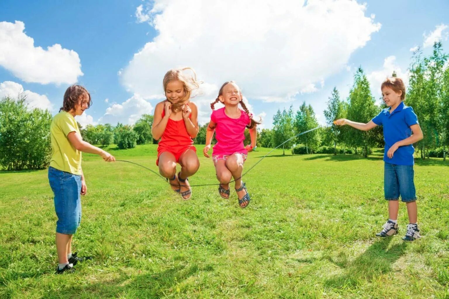 Игры на свежем воздухе для детей. Дети и природа. Летние игры для детей на улице. Летние детские игры на свежем воздухе.