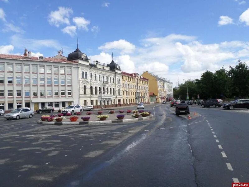 Октябрьский пр псков. Октябрьский проспект Псков. Октябрьская площадь Псков. Центральный банк Псков Октябрьский проспект. Октябрьский 12 Псков.