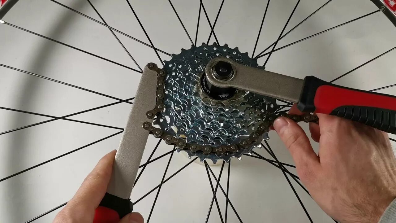 Как поменять колесо на скоростном велосипеде. Съемник кассеты,“Bike hand” YC-126. Съёмник кассеты Bike hand. Съёмник трещотки велосипеда стелс. Кассета заднего колеса велосипеда.