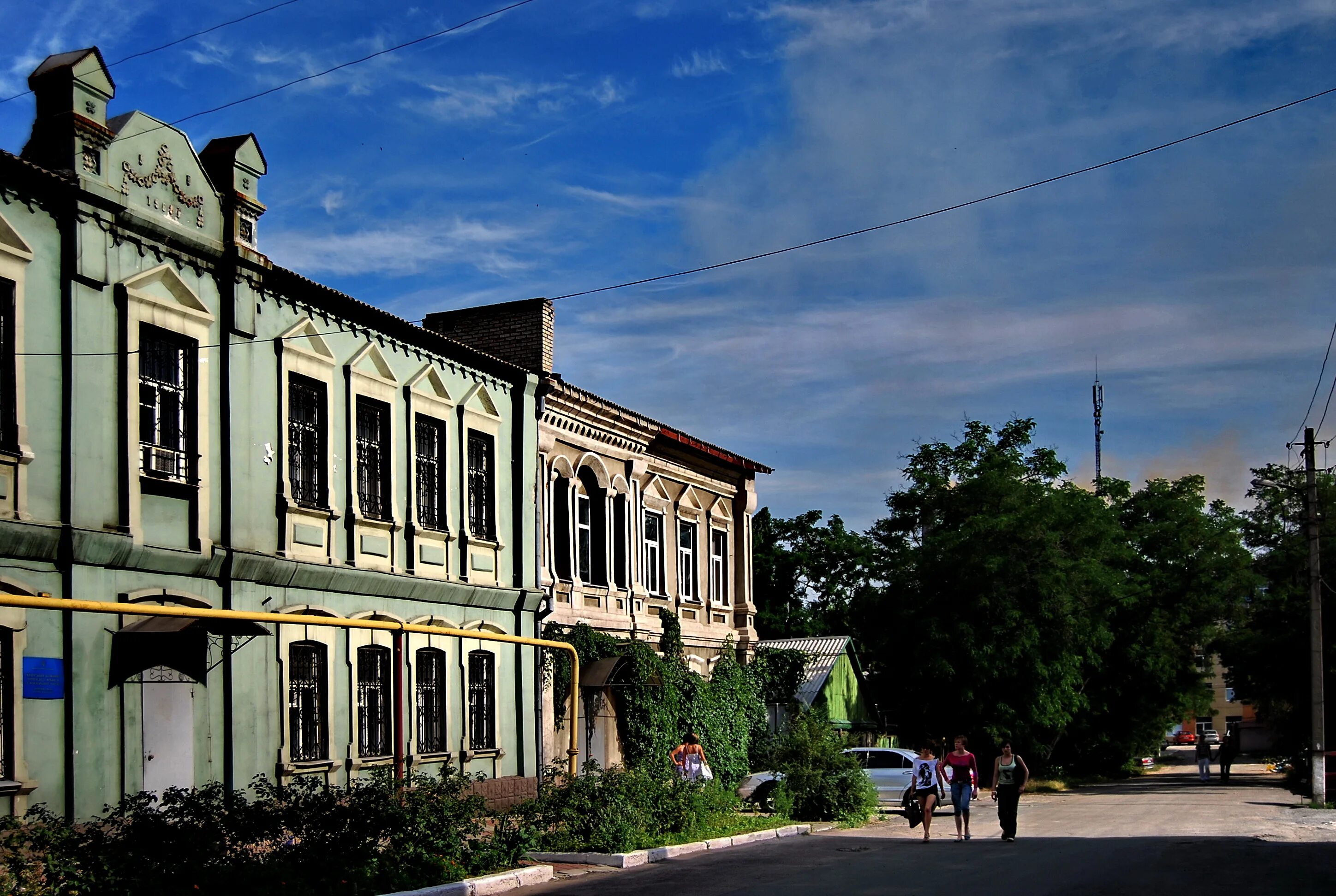 Ул горького донецк. Купеческие особняки в Торопце. Донецк Горького 14. Улица Горького 9 Донецк.