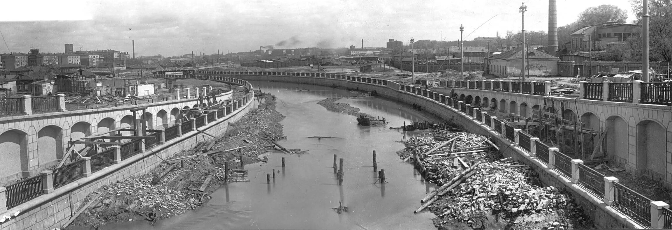 Какие города были в 1930 году. Река Яуза обмелела. Река Яуза Москва 50е. Москва-река обмелела 1930 год. Набережная Москвы реки Дорогомилово 1930.