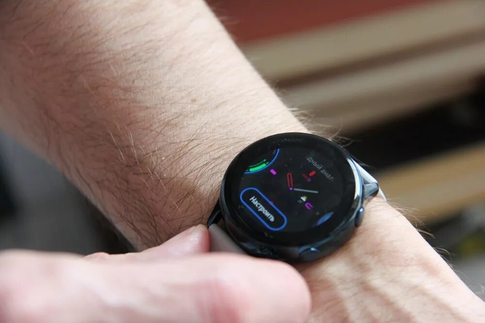 Samsung galaxy watch экраны