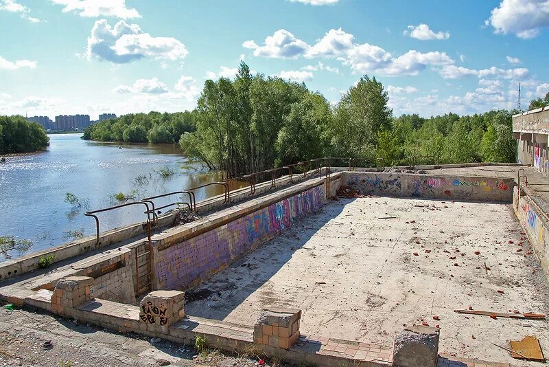 Остров зелёный Волжский. Зелёный остров Омск бассейн заброшенный. В/Ч 73420 Волжский остров зеленый. Затон на зеленом острове Омск. В зеленом острове можно