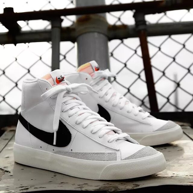 Кроссовки ташкент. Nike Blazer Mid 77 Vintage White Black. Nike Air Blazer Mid 77. Nike Blazer Mid White Black SB. Nike Blazer Mid 77 Jumbo White Black.