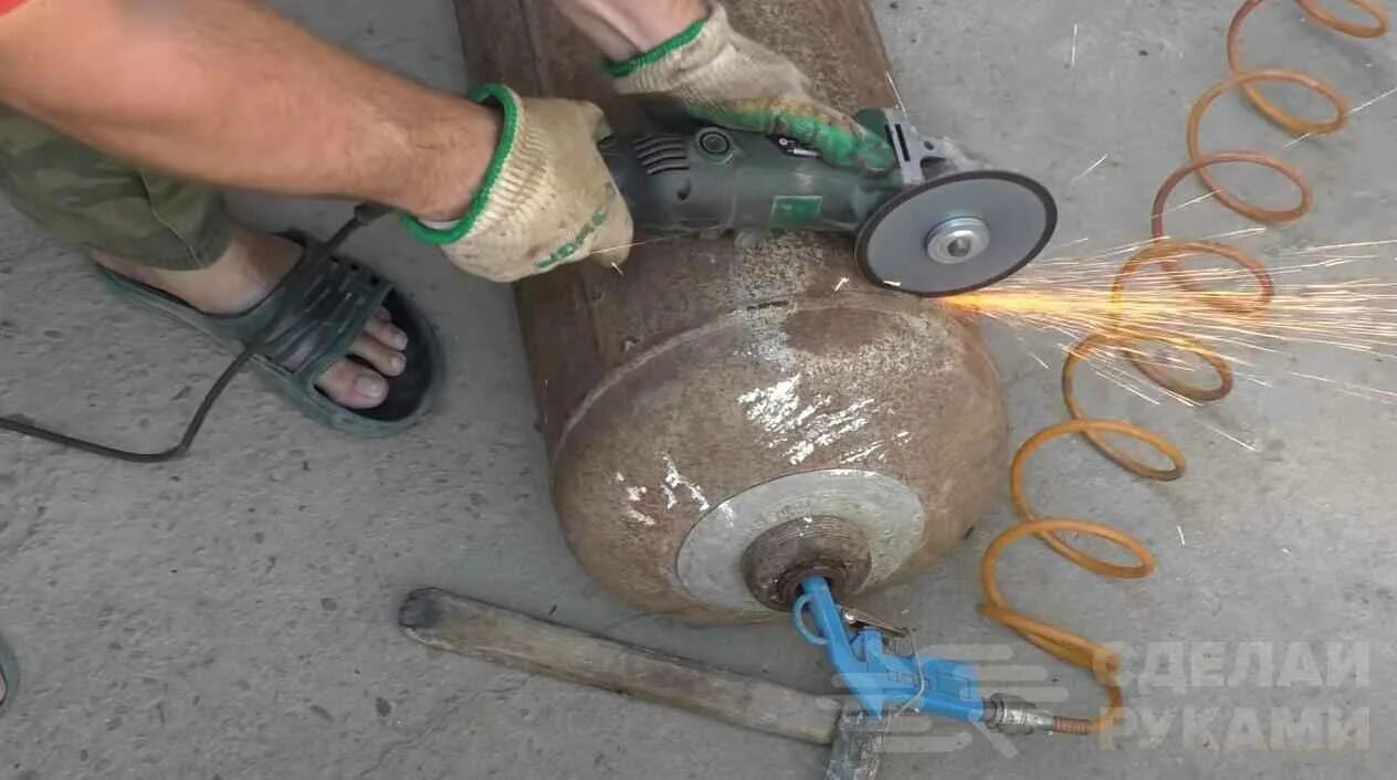 Резка баллонов. Сделать печку из газового баллона. Разрезать газовый баллон пропан. Как разрезать газовый баллон. Печь из газового баллона в гараж.