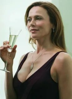 Лена олин в купальнике.