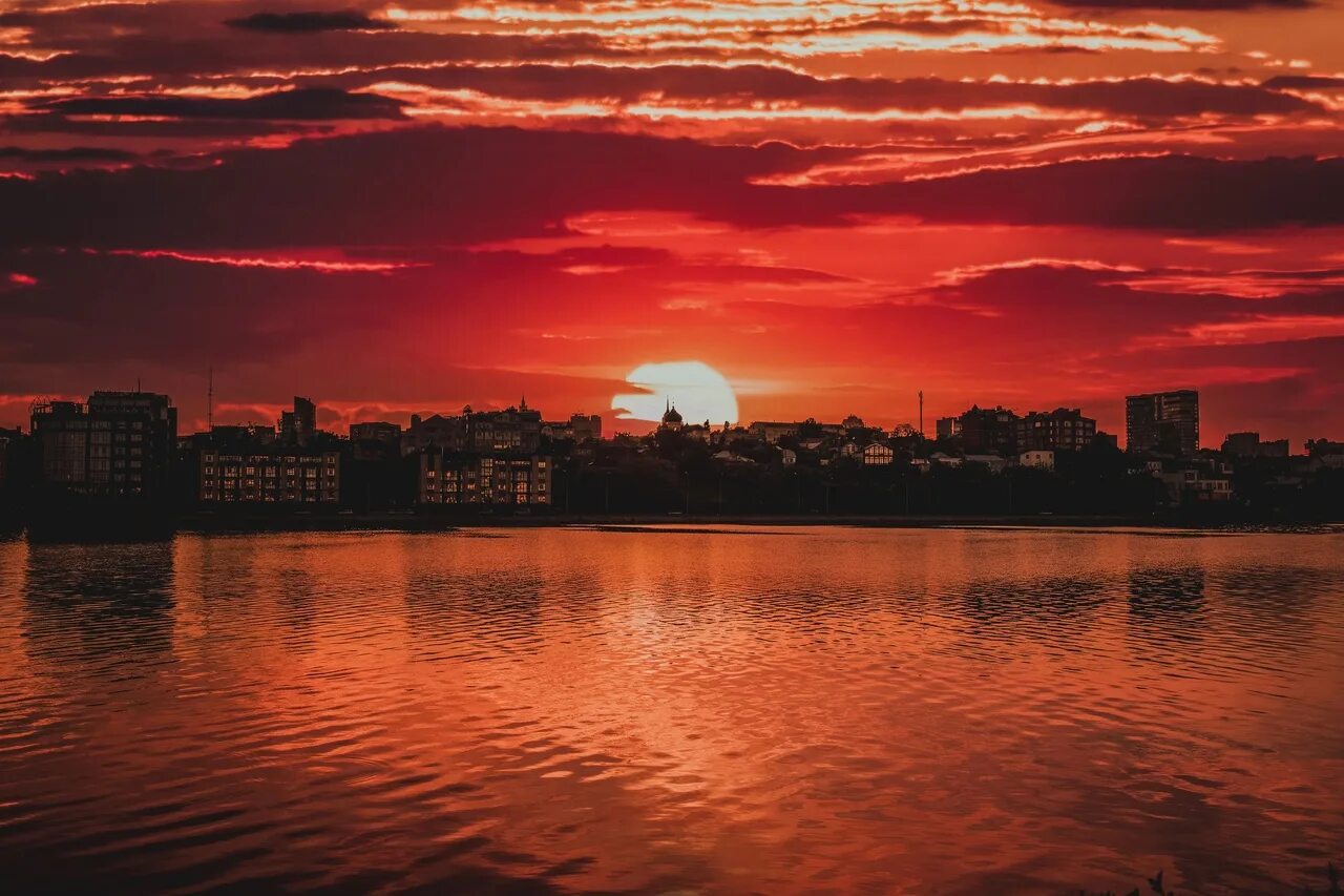 Статус закат воронеж. Закат воронеж. Парк дельфин воронеж закат. Вечерняя дамба воронеж. Закат воронеж.