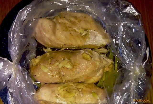 куриная грудка с овощами в рукаве. филе индейки запеченная в духовке. грудка индейки запеченная в духовке. куриная грудка в рукаве. грудка в рукаве.