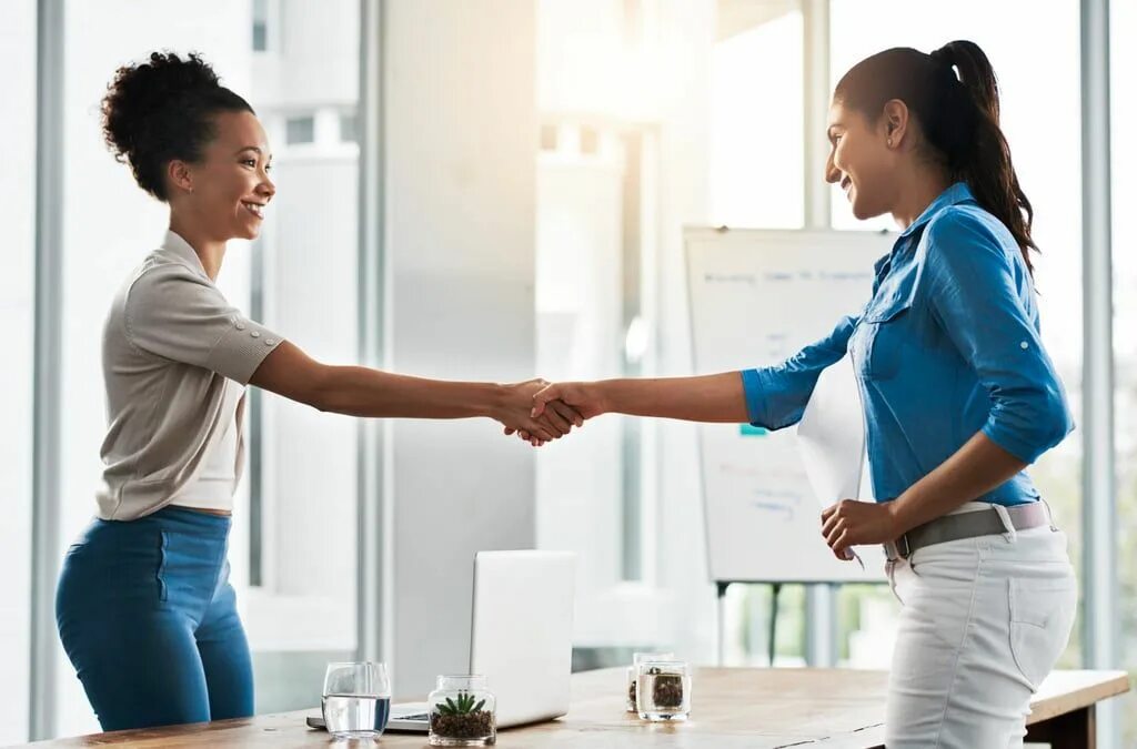 Women greeting. Women greeting. Women greeting. Встреча в офисе. Намасте приветствие.