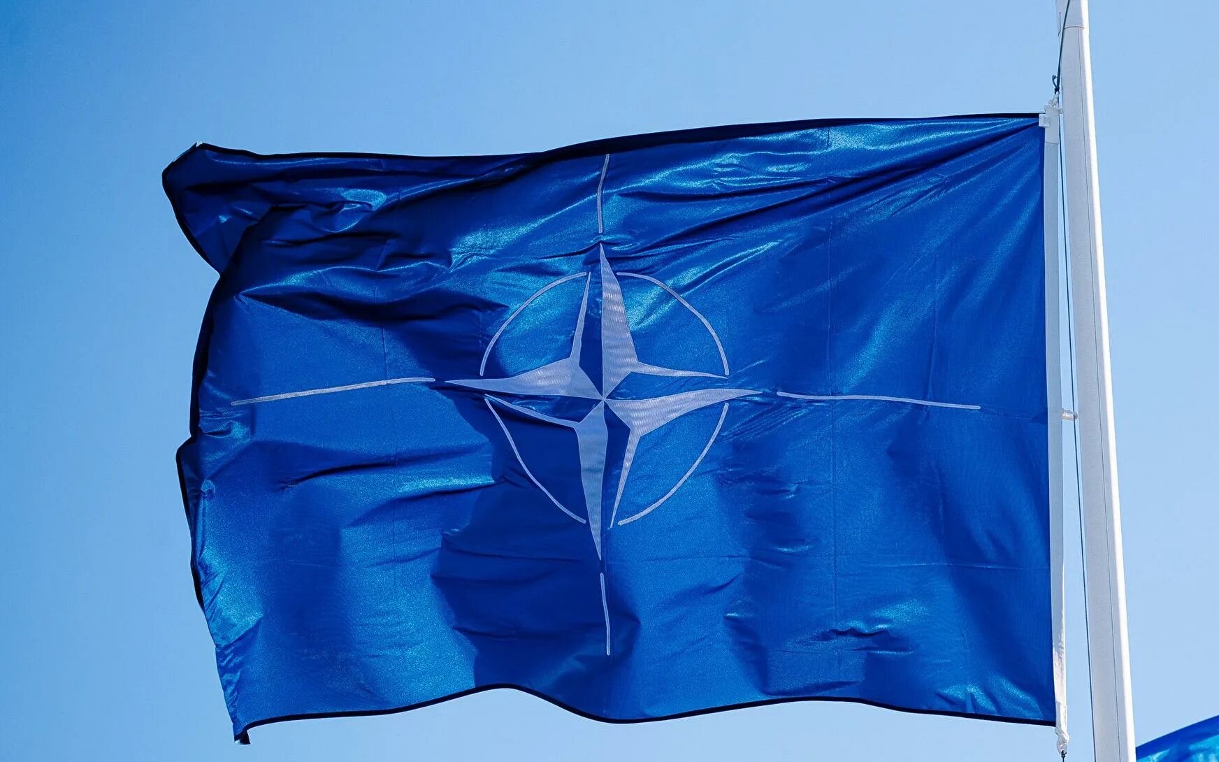 Флаг НАТО. Флаг НАТО черный. Флаги саммит НАТО. Саммит НАТО флаг Украины.