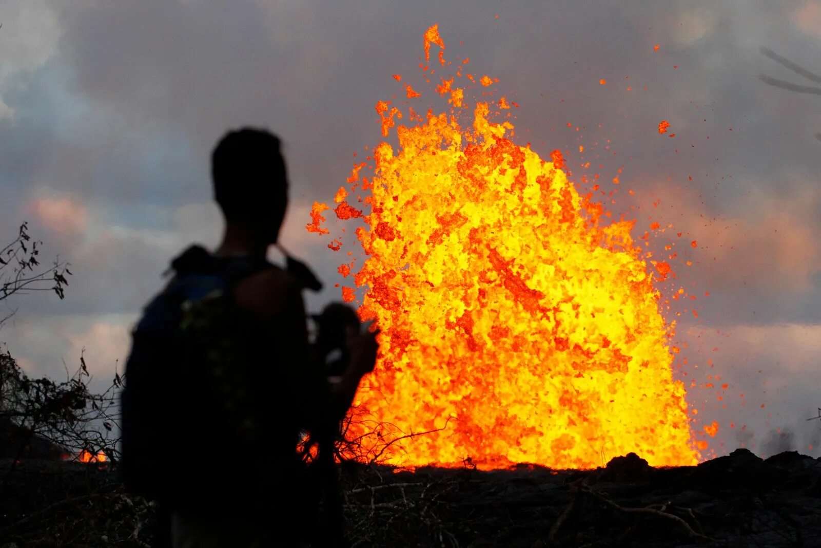 Вулкан синабунг извержение. Вулкан фуэго. Вулкан спастись. Вулкан синабунг извержение. Извержение онтакэ.