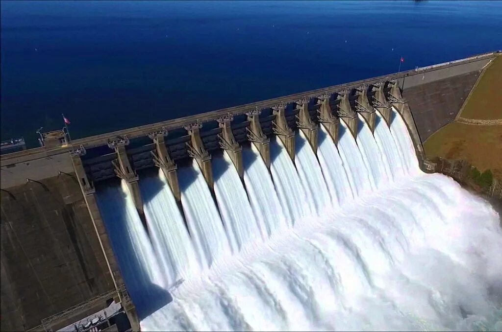 Дамба это простыми словами. Дамба Тарбела. Асуанская плотина. Плотина Dakota Lake dam. Гидроэнергетика.