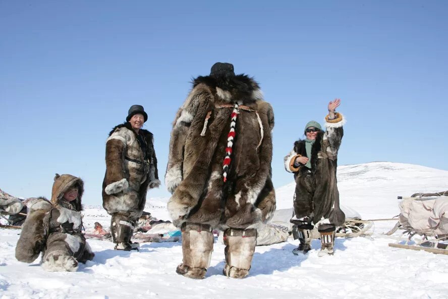 Пенсии в августе неработающим пенсионерам. Женщины ишим. Янракыннот чукотка фото. Социальные выплаты. Пенсия на чукотке.