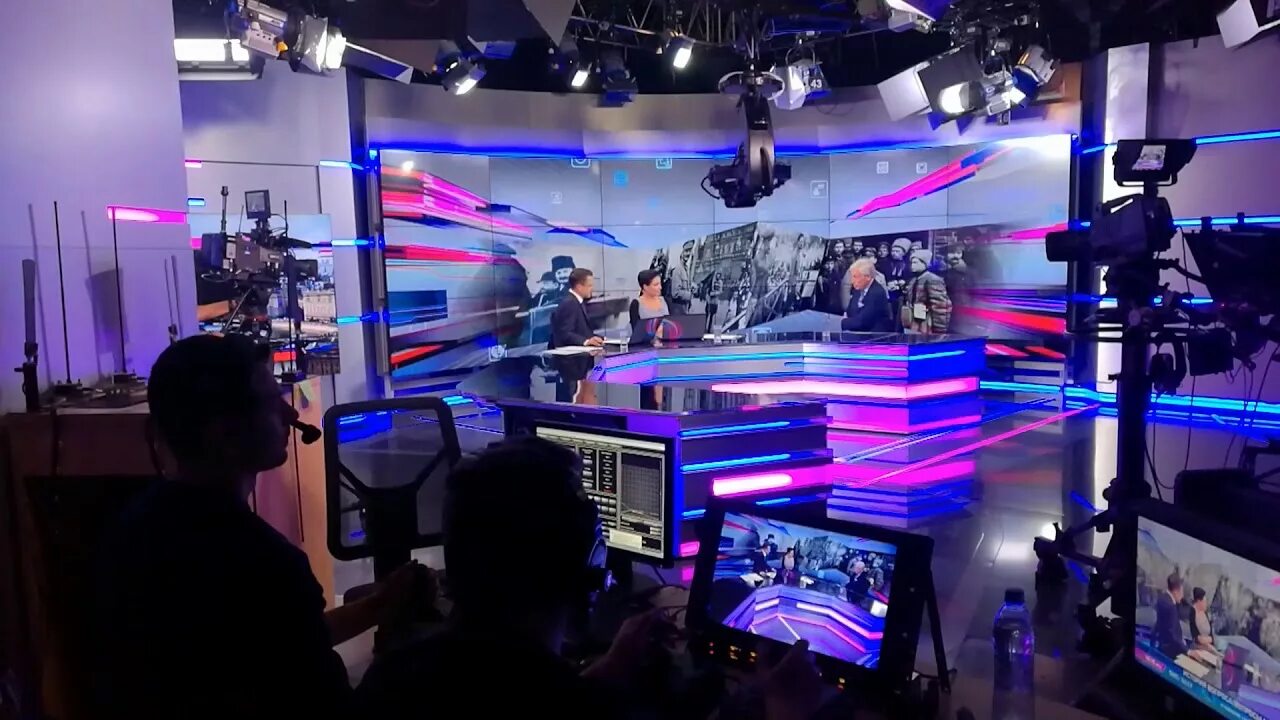 Public tv. Студия ОТР канал. Студия новостей. Студия новостей ОТР. Студия канала Россия.