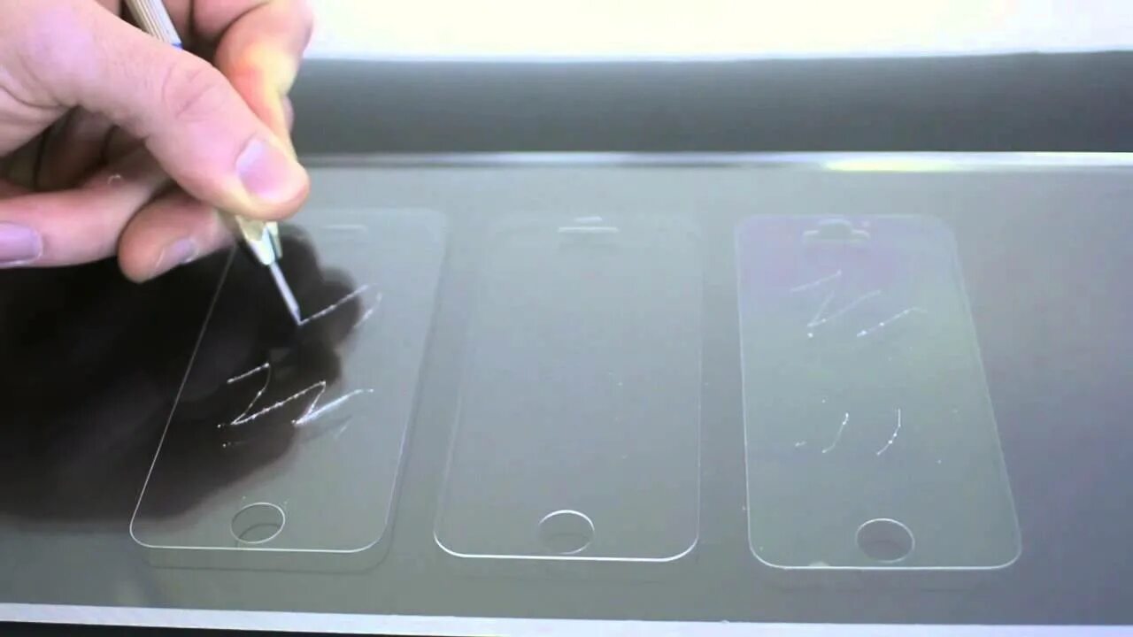 Пленка или стекло на экран что лучше. Gorilla Glass 4 царапины. Защита экрана смартфона - варианты. Второй экран смартфона. Стекло скрин.