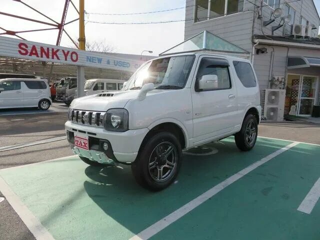 Suzuki jimny 1 поколение рестайлинг. Сузуки джимни 2012 салон. Джип сузуки джимни 2019. Джип сузуки 3 дверный. Suzuki jimny 2007.