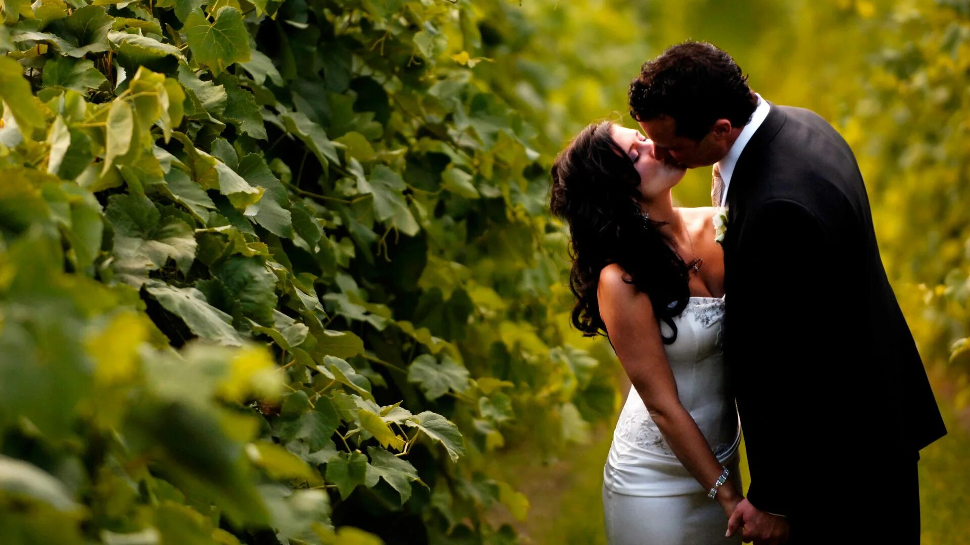 Типы семейных отноешние. Типы брака. Появление моногамной семьи. Моногамия полигамия серийная моногамия. Серийная моногамия.