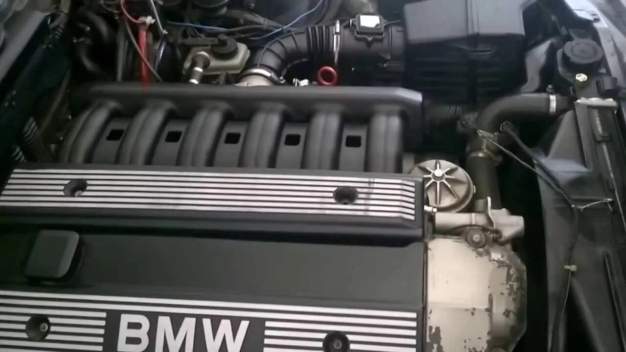Звук двигателя бмв. BMW 520 мотор м50. БМВ 520 мотор 1994 год мотор 2 литра. Звук мотора БМВ. M50 звук.