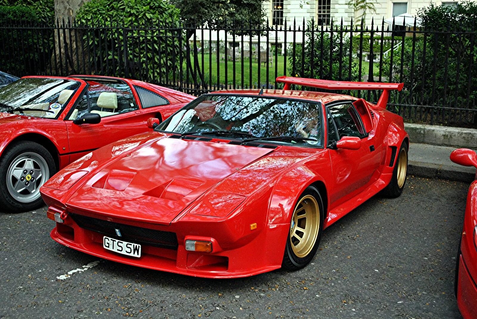 Редкие тачки. De Tomaso 1994. De Tomaso 5000. De Tomaso Pantera gt5-s Red. Суперкар де Томасо пантера.