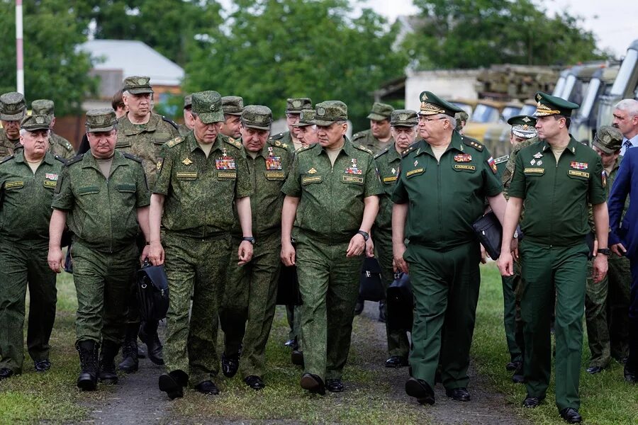 Военные группы россии. Полевая форма генерал-лейтенанта вс РФ. Министр обороны РФ В 2000г. Русская Военная форма. Полевая форма Военная.