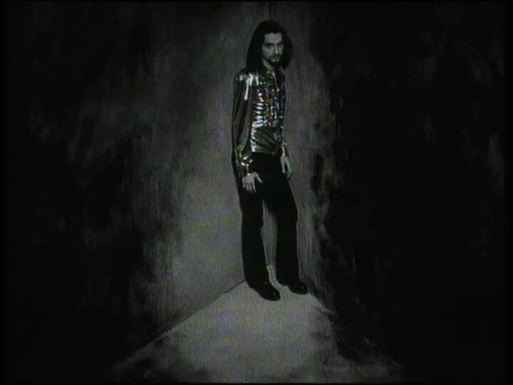 Depeche mode walking in my shoes обложка. Walking in my shoes птица. Depeche mode in my shoes. Depeche mode in my shoes. Walking in my shoes птица.