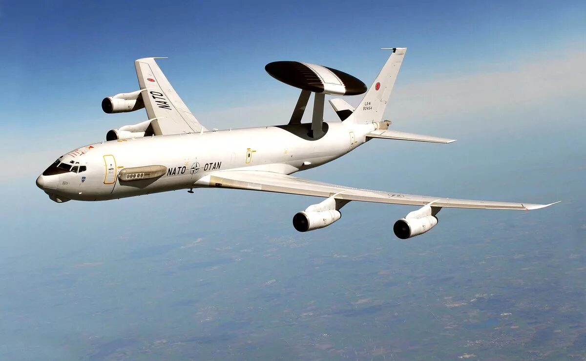 Разведчик нато. АВАКС самолет разведчик. Boeing e-3 Sentry. Самолёт ДРЛО Е-3а АВАКС. Boeing e-3 Sentry AWACS.